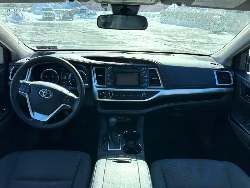 2019 TOYOTA HIGHLANDER LE  