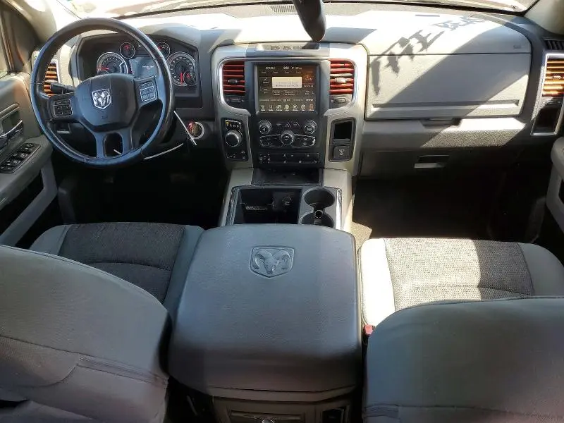 2013 RAM 1500 SLT  