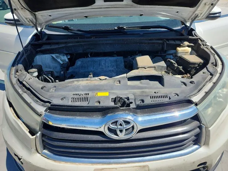 2015 TOYOTA HIGHLANDER LE PLUS  