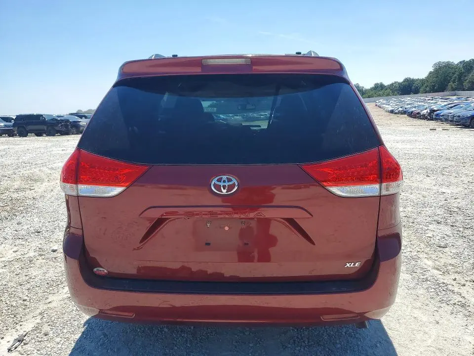 2014 TOYOTA SIENNA XLE 8-PASSENGER  