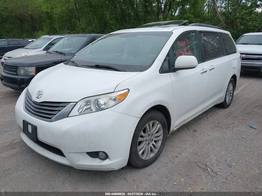 2013 TOYOTA SIENNA XLE V6 8 PASSENGER