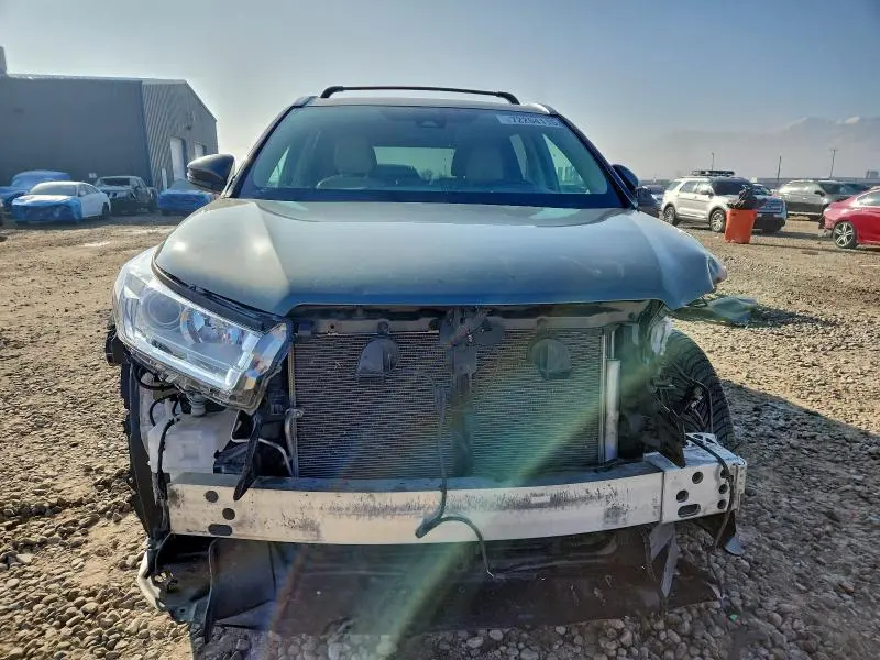 2019 TOYOTA HIGHLANDER SE  