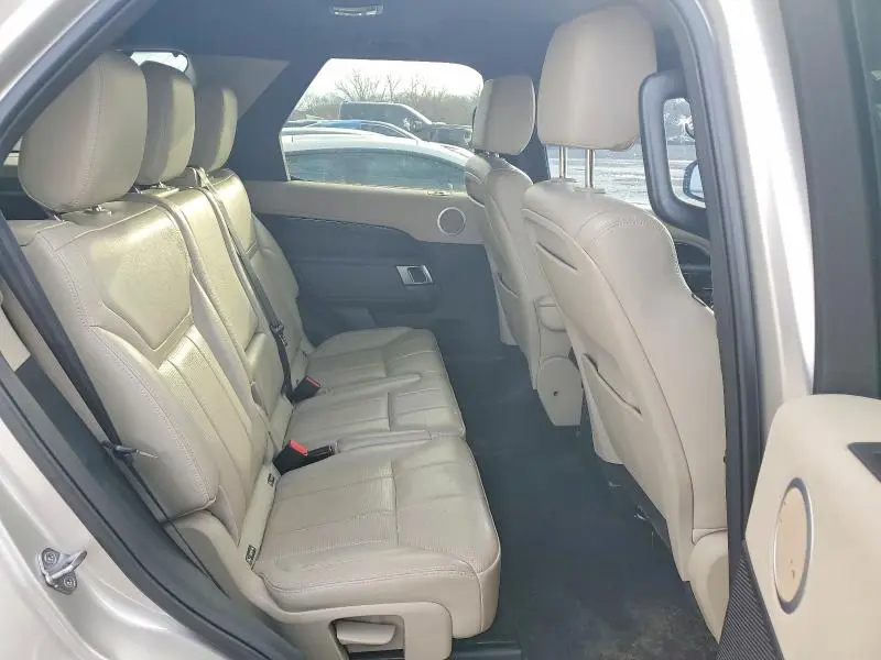 2017 LAND ROVER DISCOVERY SE  