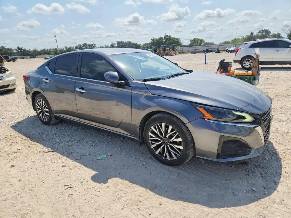 2023 NISSAN ALTIMA SV  