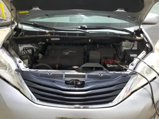 2012 TOYOTA SIENNA LE  