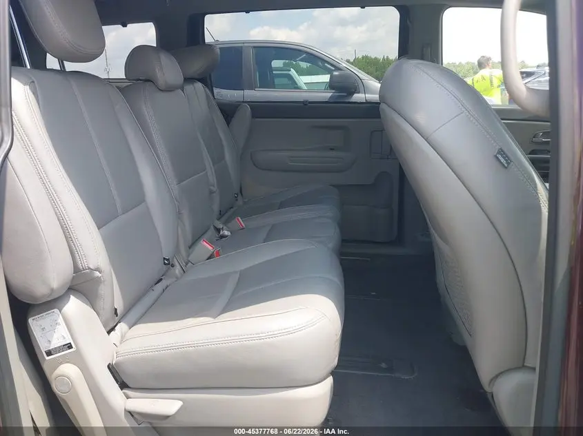 2016 KIA SEDONA LX