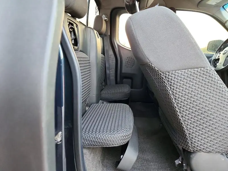2017 NISSAN FRONTIER SV  