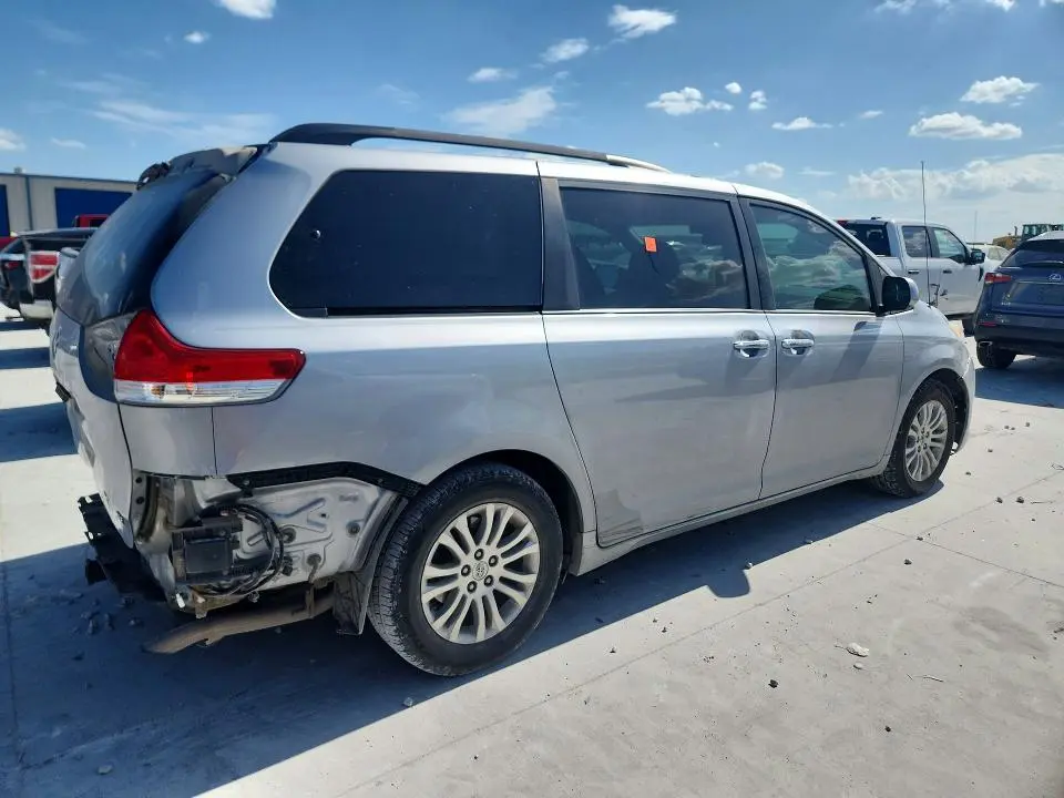 2013 TOYOTA SIENNA XLE 8-PASSENGER  