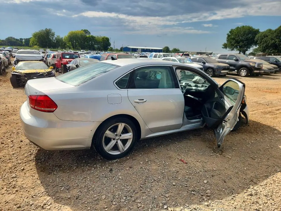 2015 VOLKSWAGEN PASSAT S  