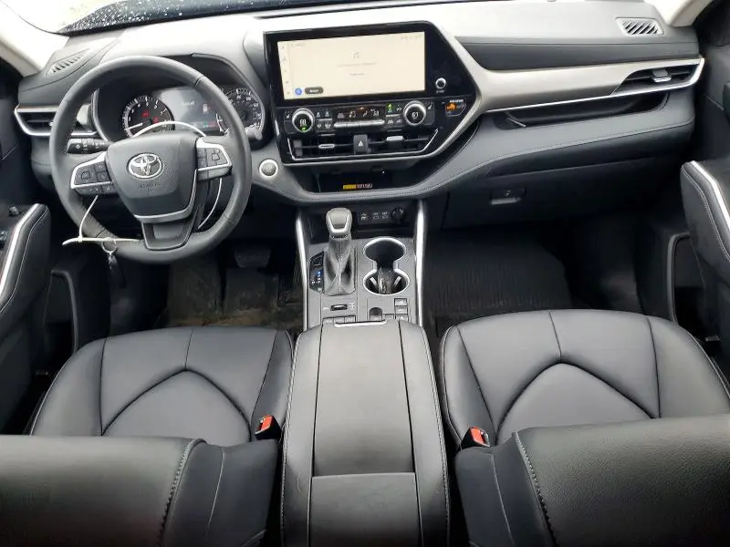 2025 TOYOTA HIGHLANDER XLE  