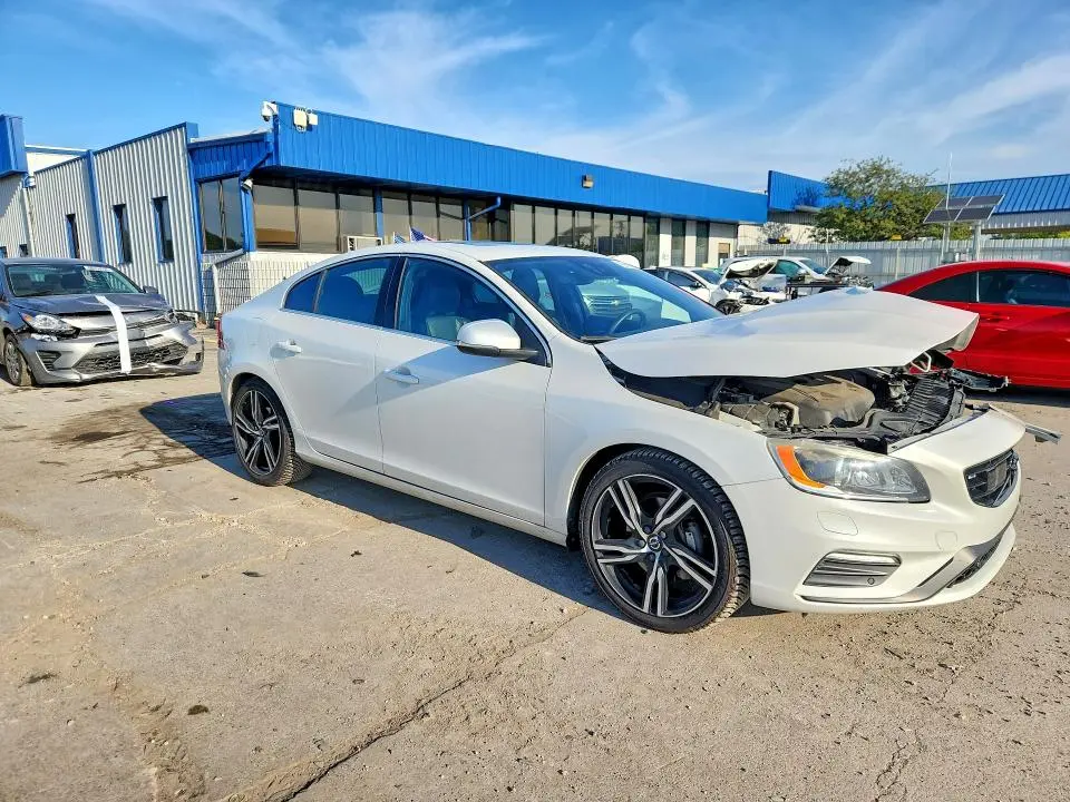 2017 VOLVO S60 R DESIGN  