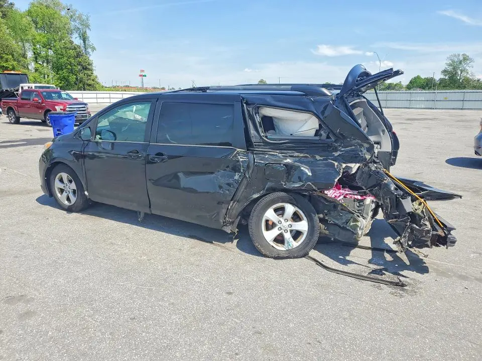 2015 TOYOTA SIENNA LE  