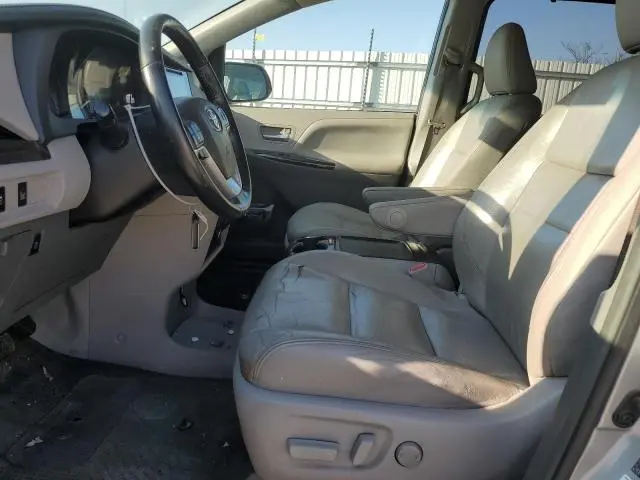 2016 TOYOTA SIENNA XLE  