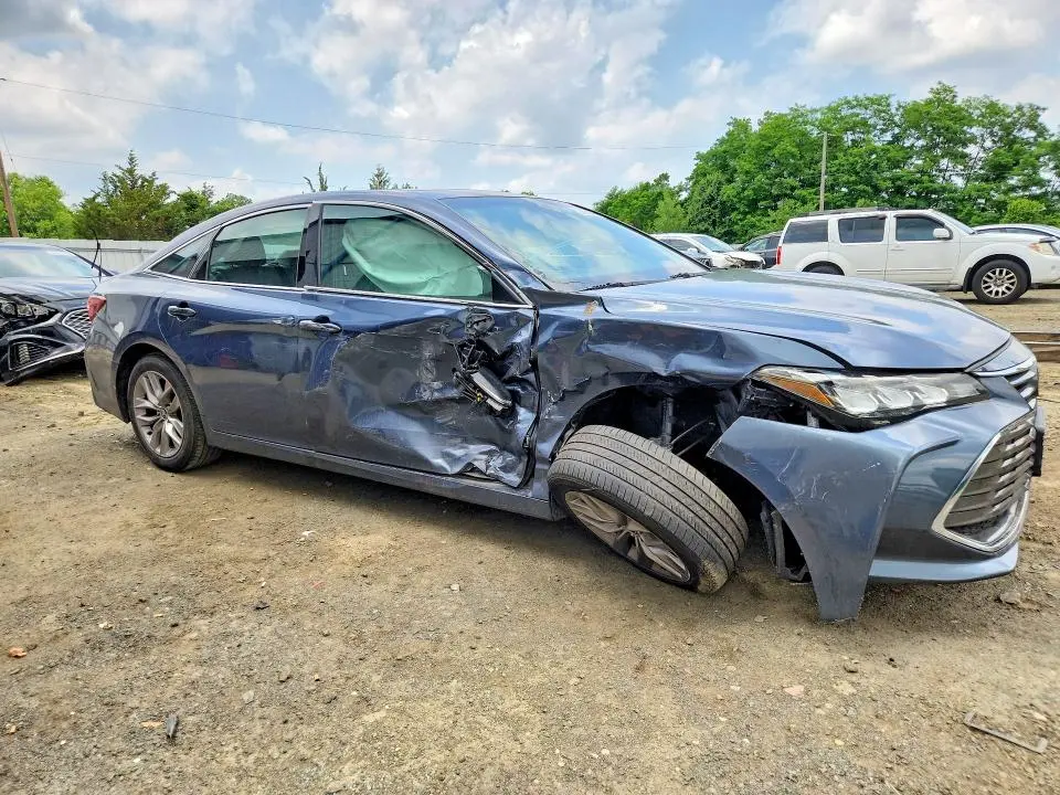 2021 TOYOTA AVALON XLE  