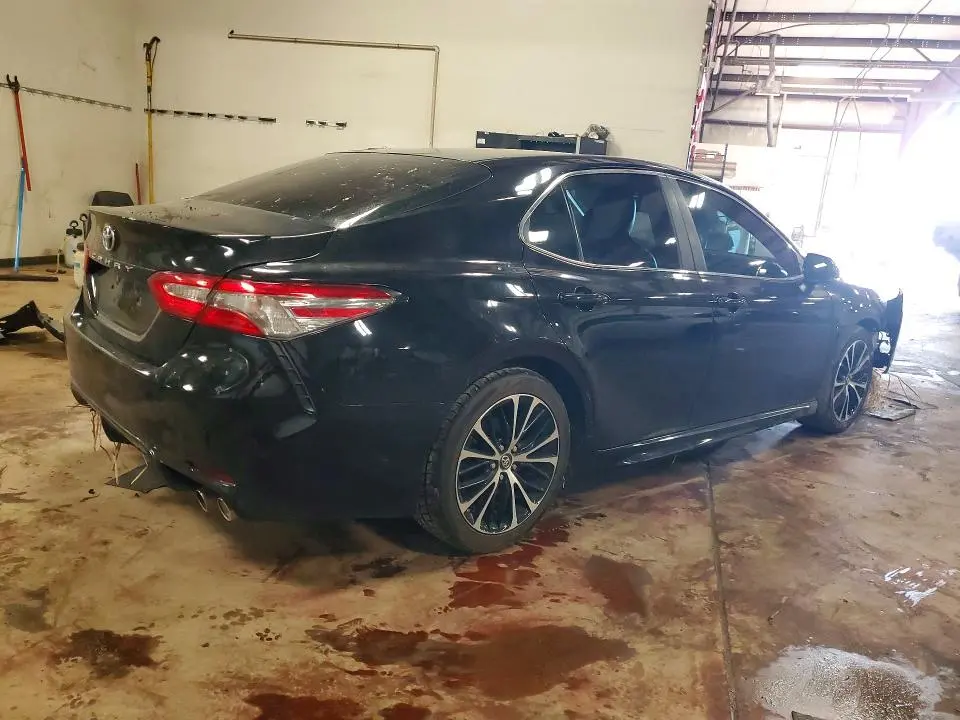 2018 TOYOTA CAMRY SE  