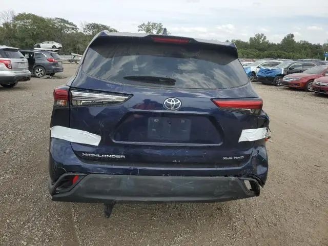 2021 TOYOTA HIGHLANDER XLE  