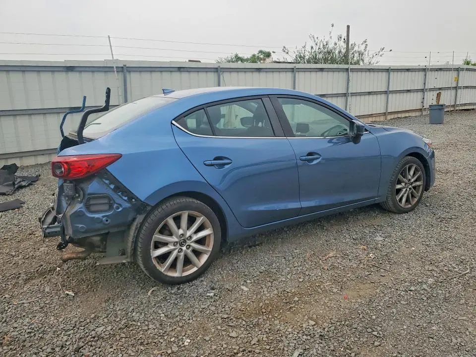 2018 MAZDA 3 TOURING  