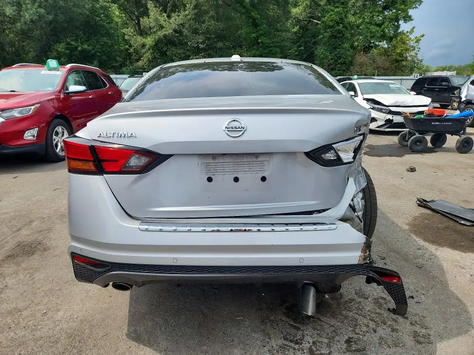 2021 NISSAN ALTIMA SR  