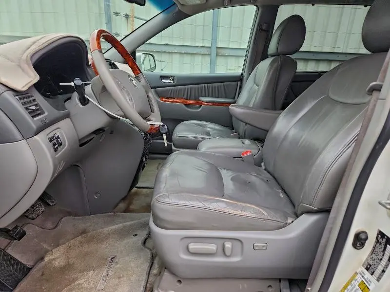 2010 TOYOTA SIENNA XLE  