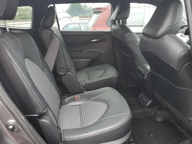 2021 TOYOTA HIGHLANDER XSE  