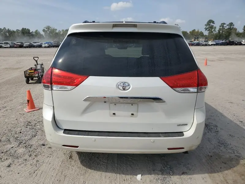 2013 TOYOTA SIENNA LIMITED 7-PASSENGER  