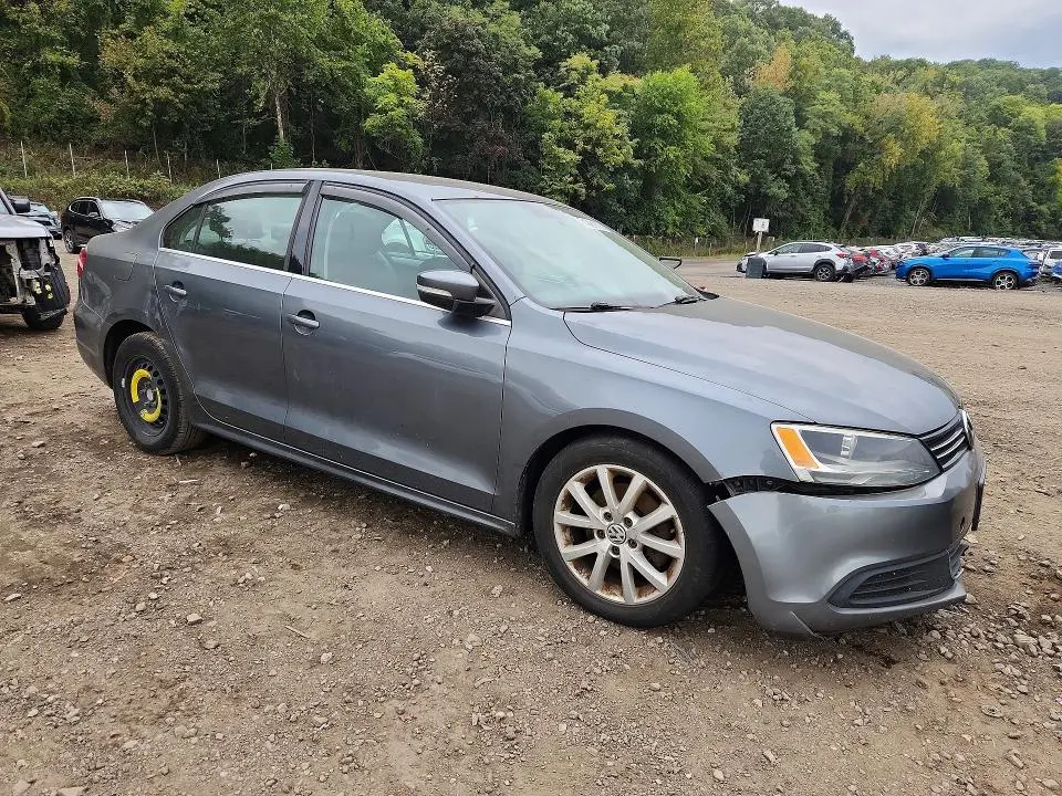 2013 VOLKSWAGEN JETTA SE  