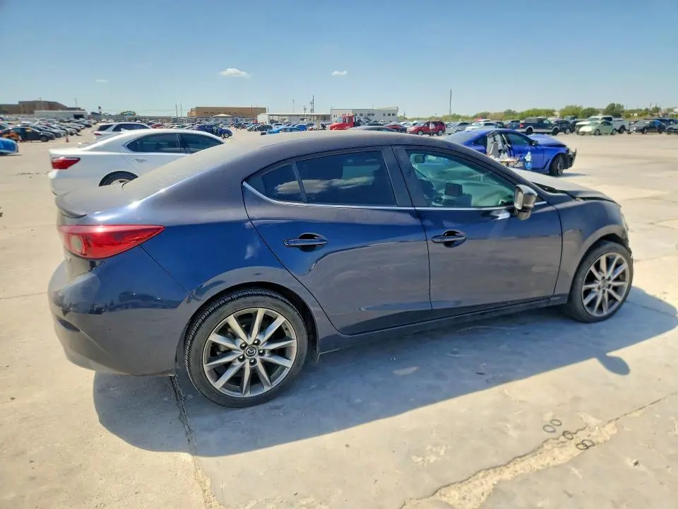 2018 MAZDA 3 TOURING  