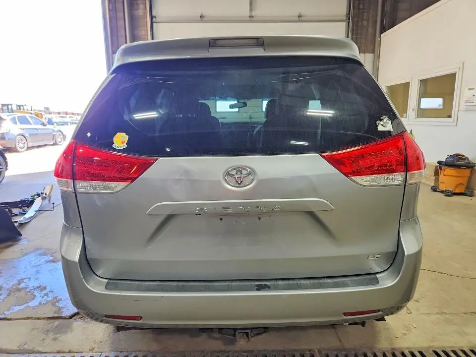 2011 TOYOTA SIENNA LE  
