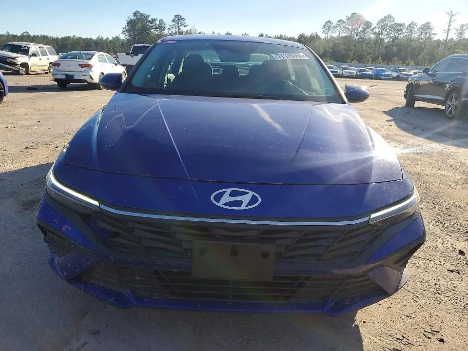 2024 HYUNDAI ELANTRA SE  