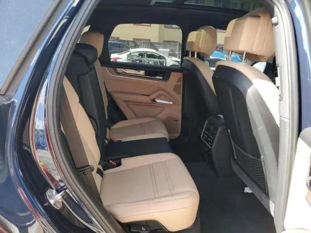 2024 PORSCHE CAYENNE   