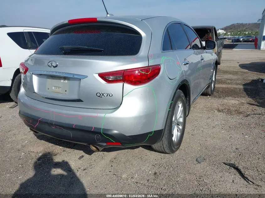 2017 INFINITI QX70  