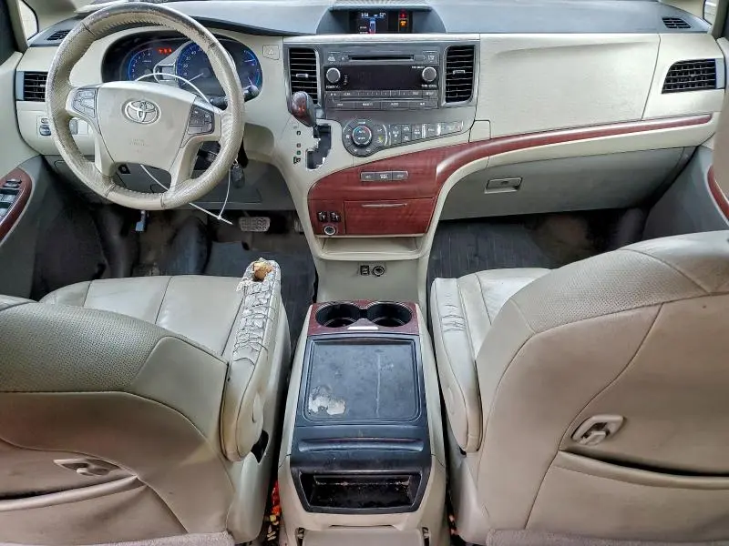 2014 TOYOTA SIENNA XLE  