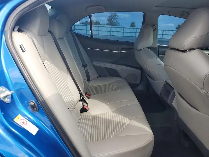 2018 TOYOTA CAMRY SE  
