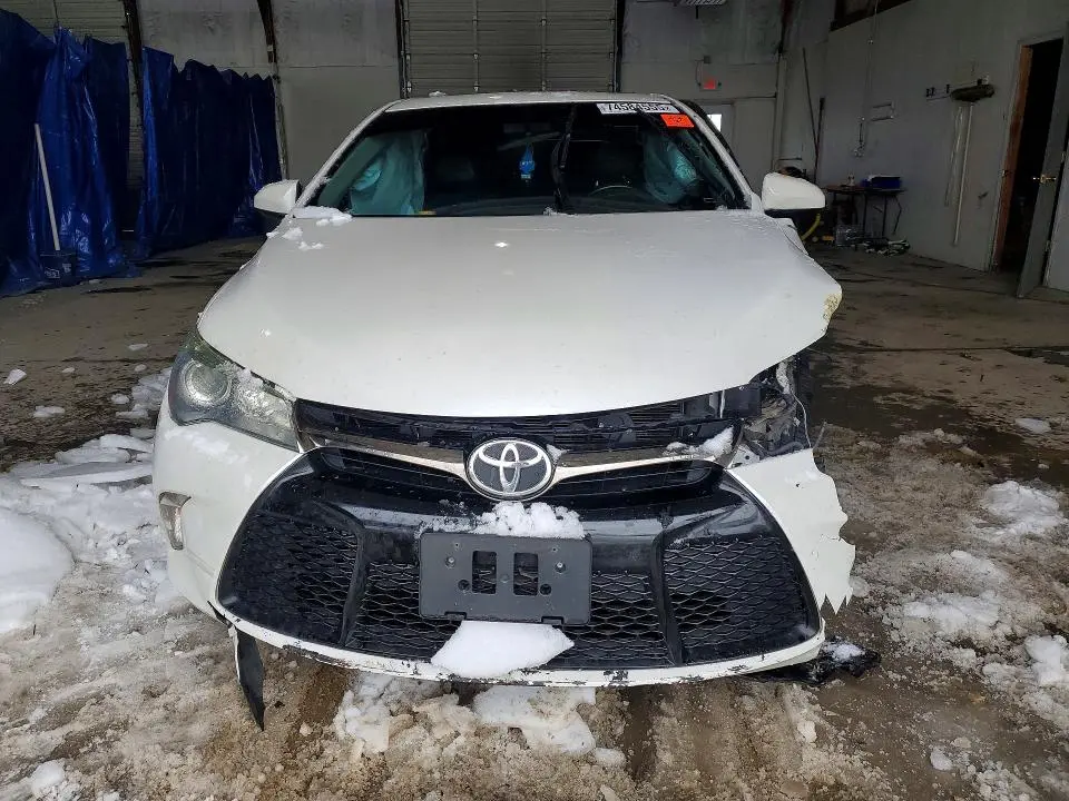 2016 TOYOTA CAMRY LE  