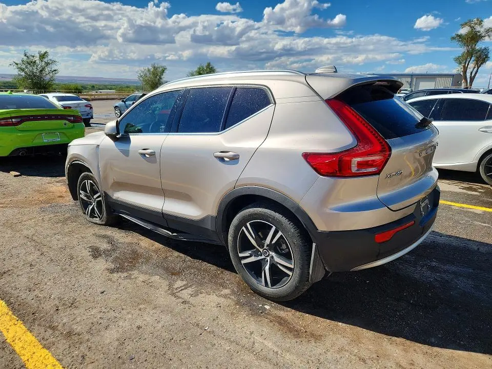 2023 VOLVO XC40 PLUS  