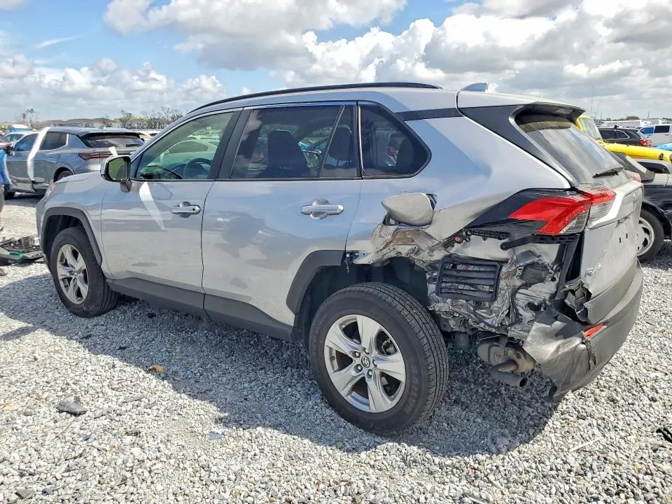 2019 TOYOTA RAV4 XLE  