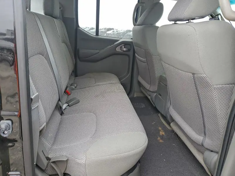 2015 NISSAN FRONTIER S  