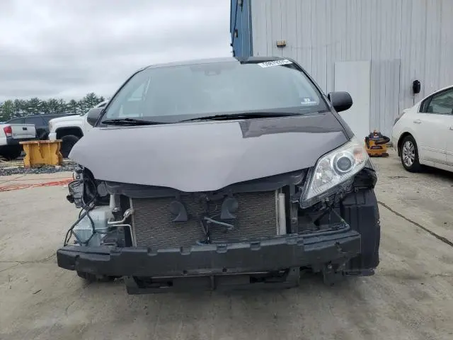 2019 TOYOTA SIENNA XLE  