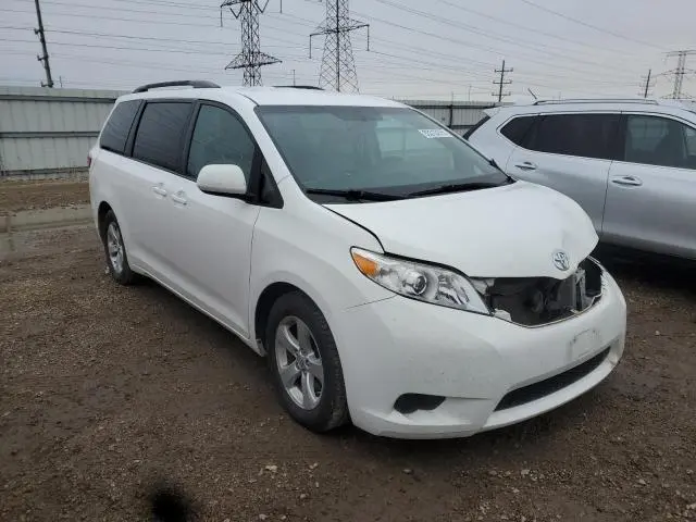 2015 TOYOTA SIENNA LE  