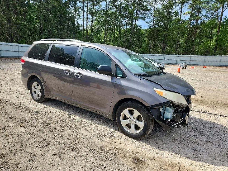 2012 TOYOTA SIENNA LE  