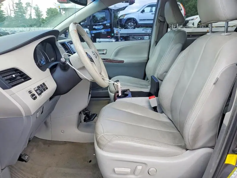 2013 TOYOTA SIENNA XLE 8-PASSENGER  