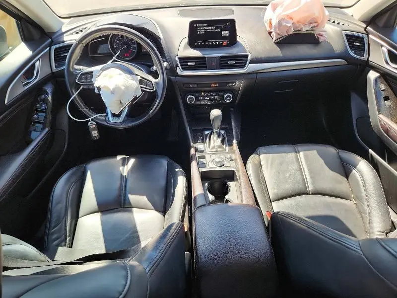 2018 MAZDA 3 TOURING  
