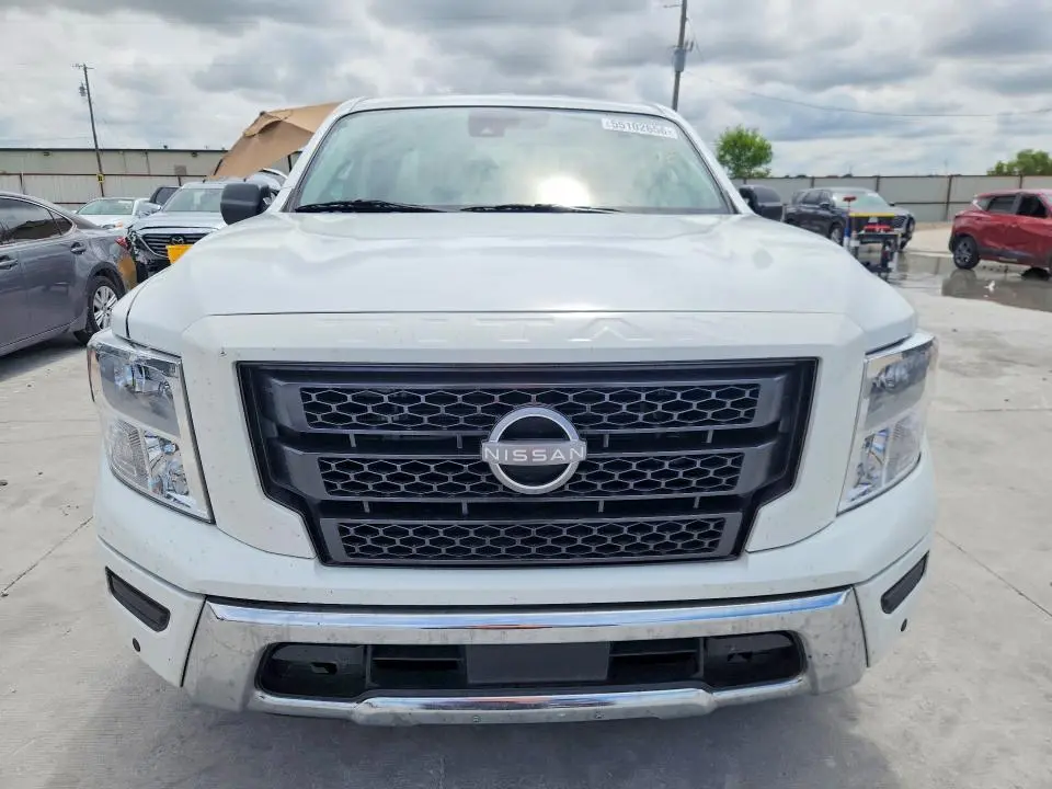 2023 NISSAN TITAN SV  