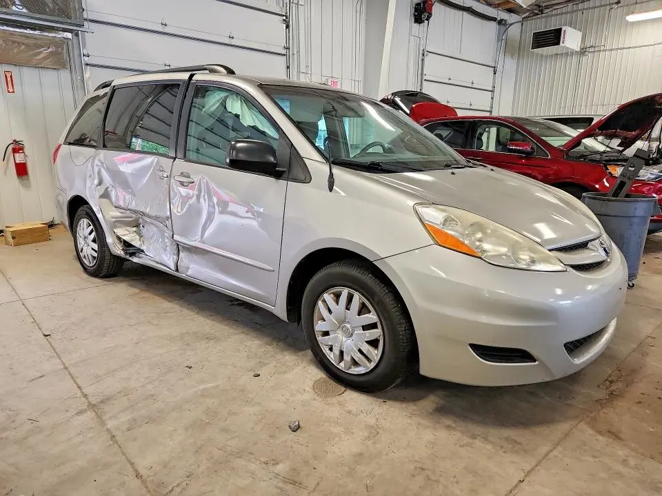 2010 TOYOTA SIENNA LE 7-PASSENGER  
