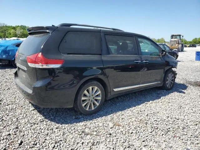 2013 TOYOTA SIENNA XLE  