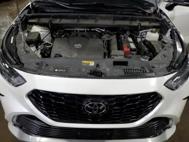 2021 TOYOTA HIGHLANDER XSE  