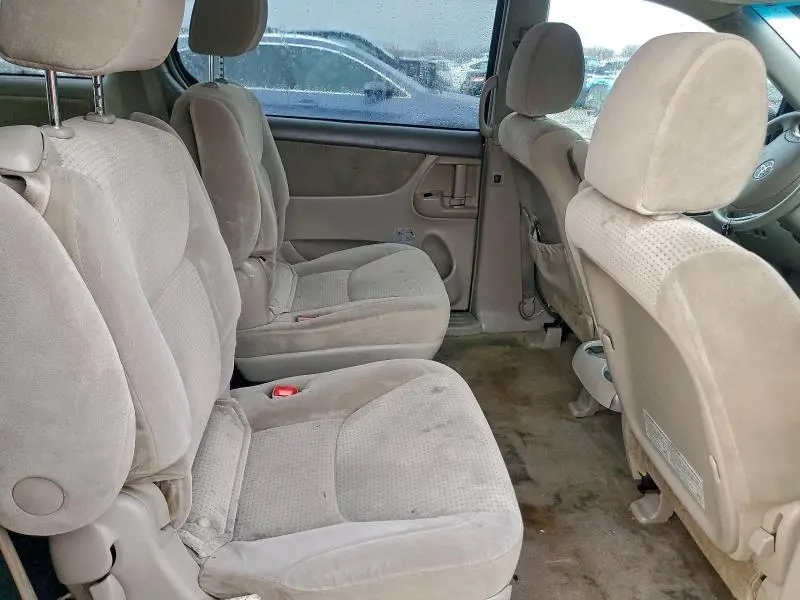 2010 TOYOTA SIENNA LE 7 PASSENGER  