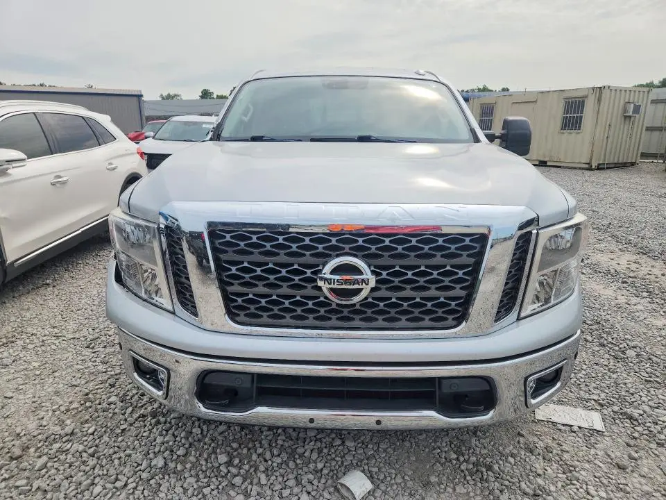 2017 NISSAN TITAN SV  
