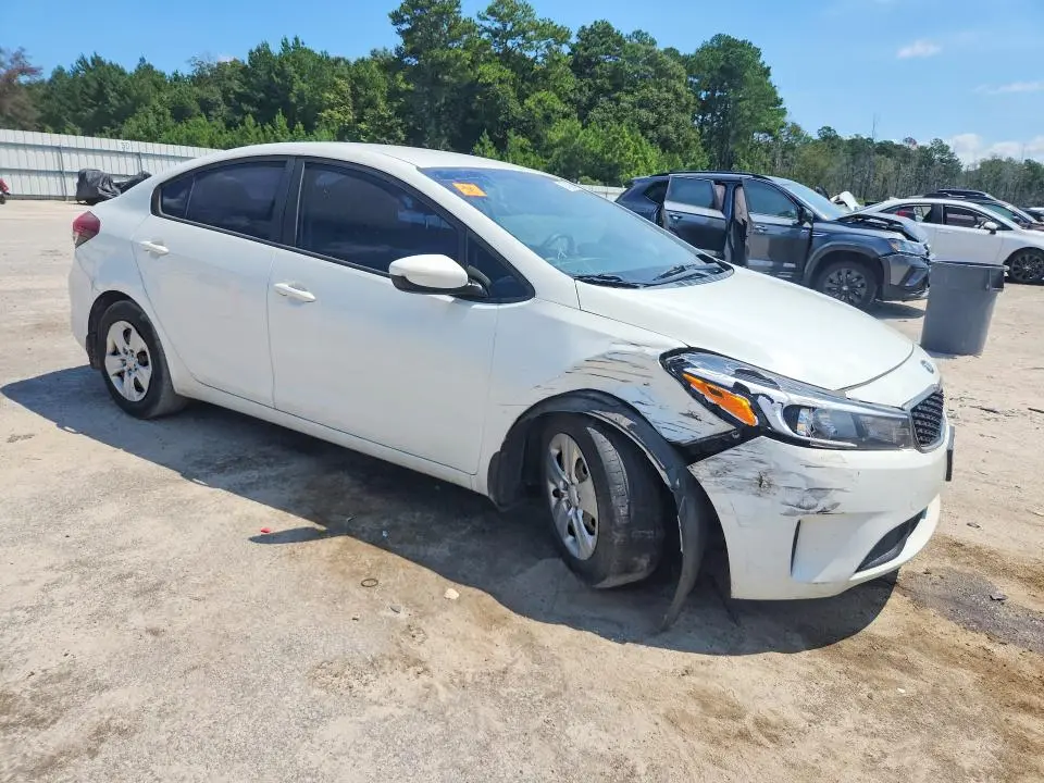 2017 KIA FORTE LX  