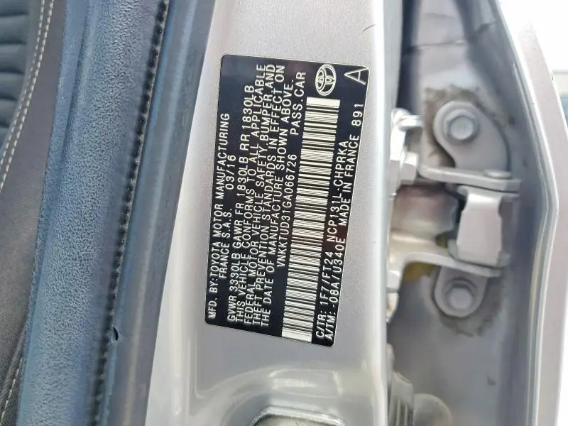 2016 TOYOTA YARIS 5-DOOR SE  